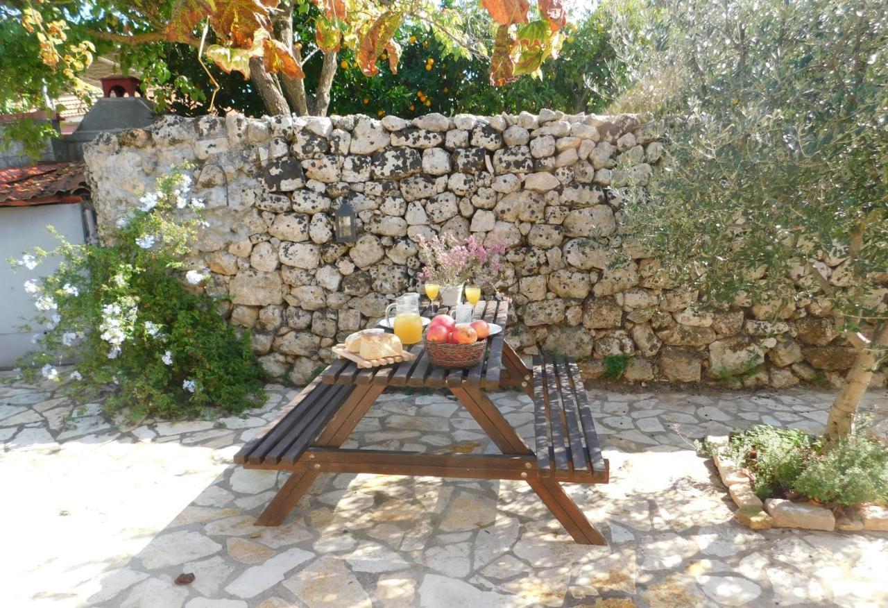 Adonino Residence-the House Of Pomegranates Holiday home