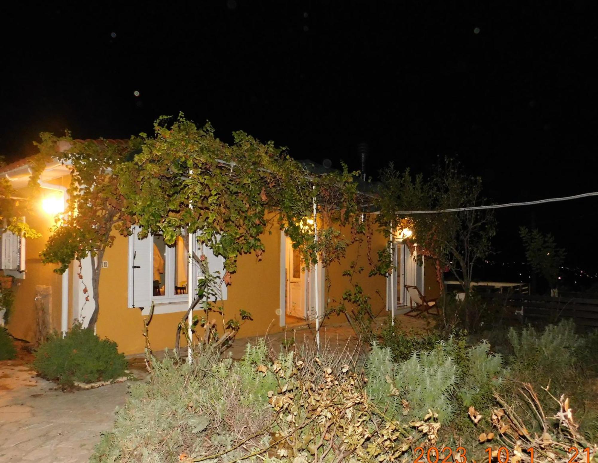 Adonino Residence-the House Of Pomegranates Holiday home